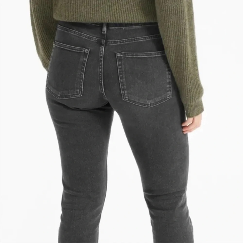 EVERLANE Mid-Rise Jeans Size 30 Reg Washed Black